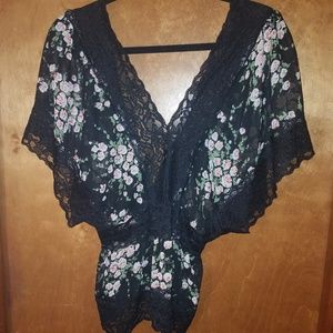 Floral romantic blouse